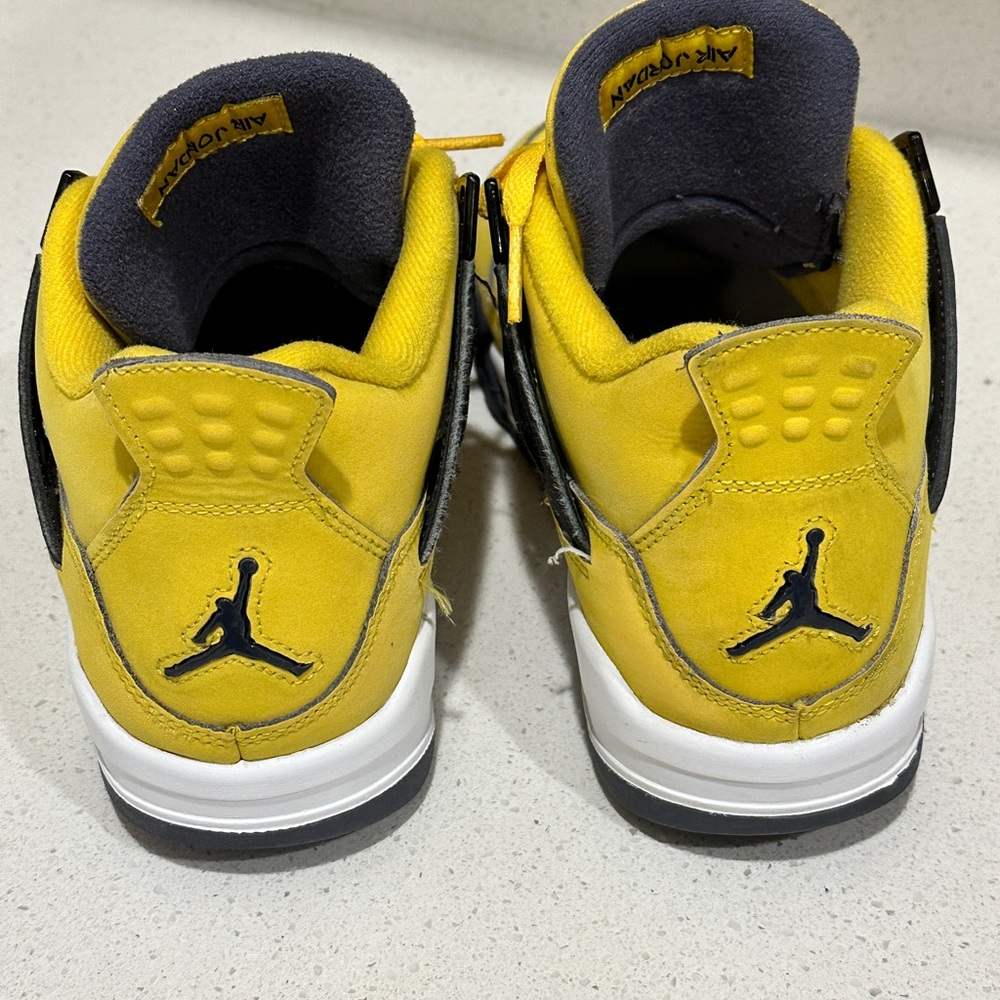 Jordan 4 Retro GS “Lightning Yellow” 2021 - Picture 2 of 4